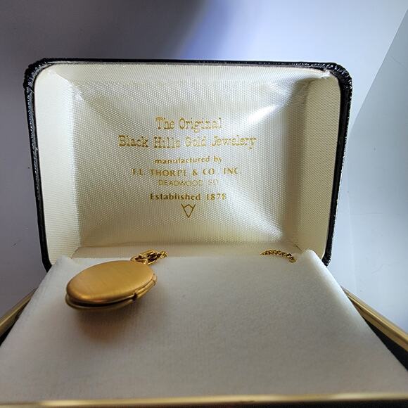 Vintage Gold Locket Black Hills Locket Pendant 14k - Picture 4 of 11